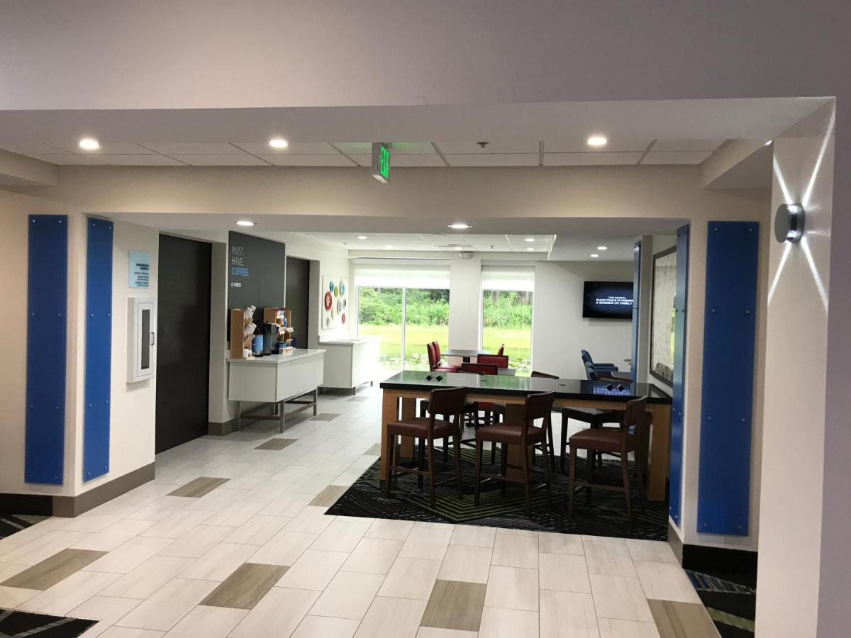 Express & Suites. By Ihg