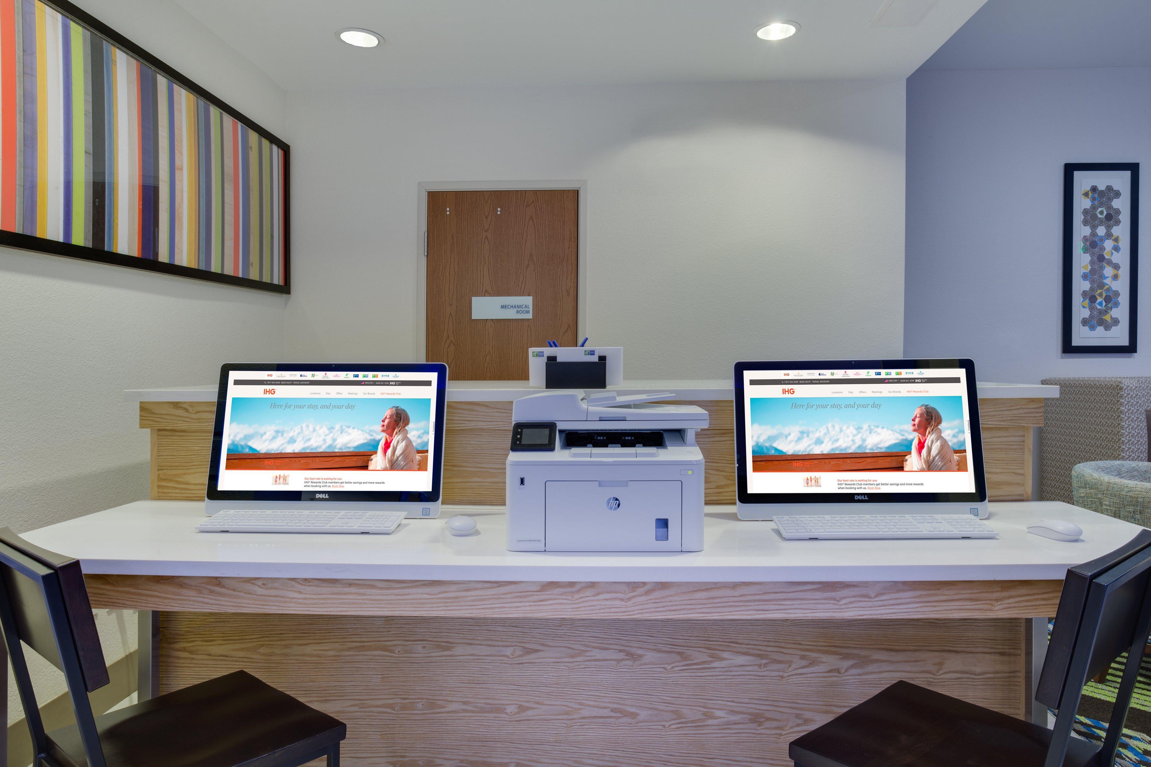 Holiday Express & Suites. By Ihg 3*