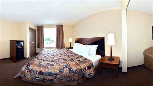 Express & Suites. By Ihg Hotel 3*