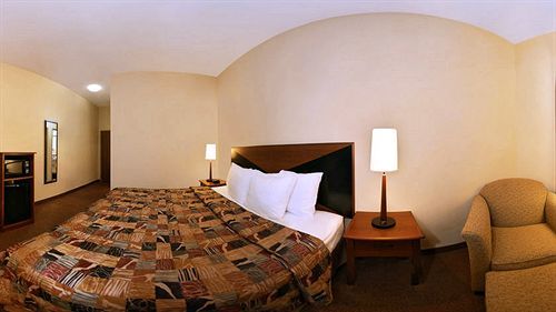 Express & Suites. By Ihg 3*
