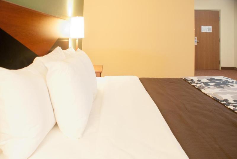 Holiday Express & Suites. By Ihg Hotel