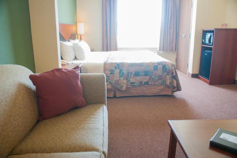 Holiday Express & Suites. By Ihg Hotel 3*