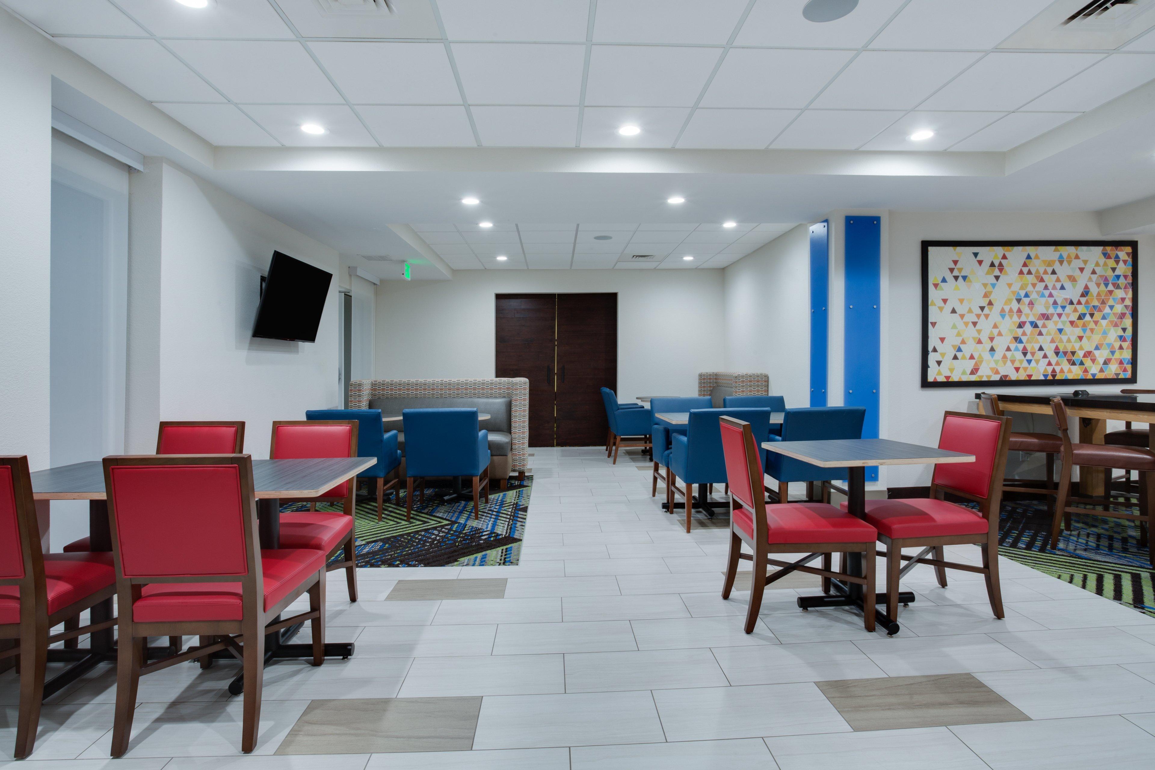 Holiday Express & Suites. By Ihg Hotel